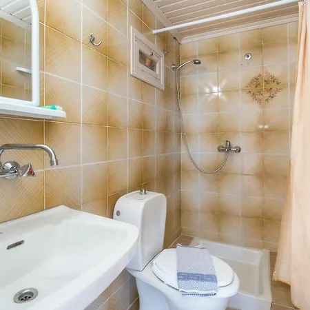 Velvet Thassos 佩弗卡里